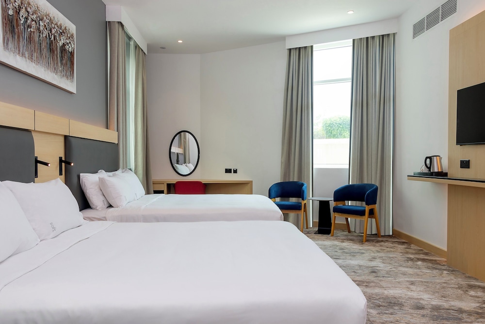 Holiday Inn Express Dubai Airport 10