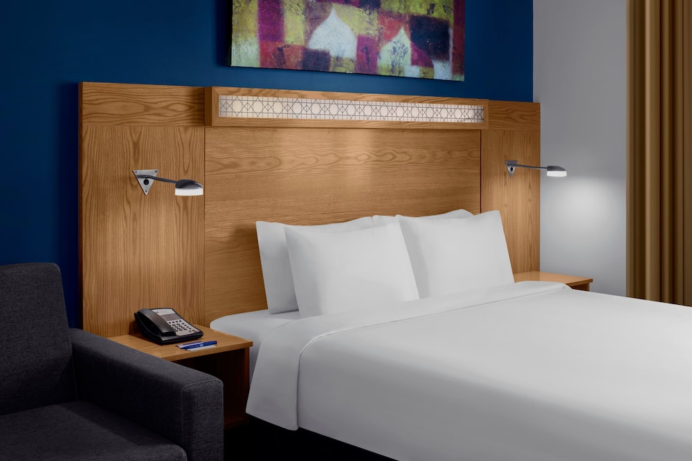 Holiday Inn Express Dubai Airport 8