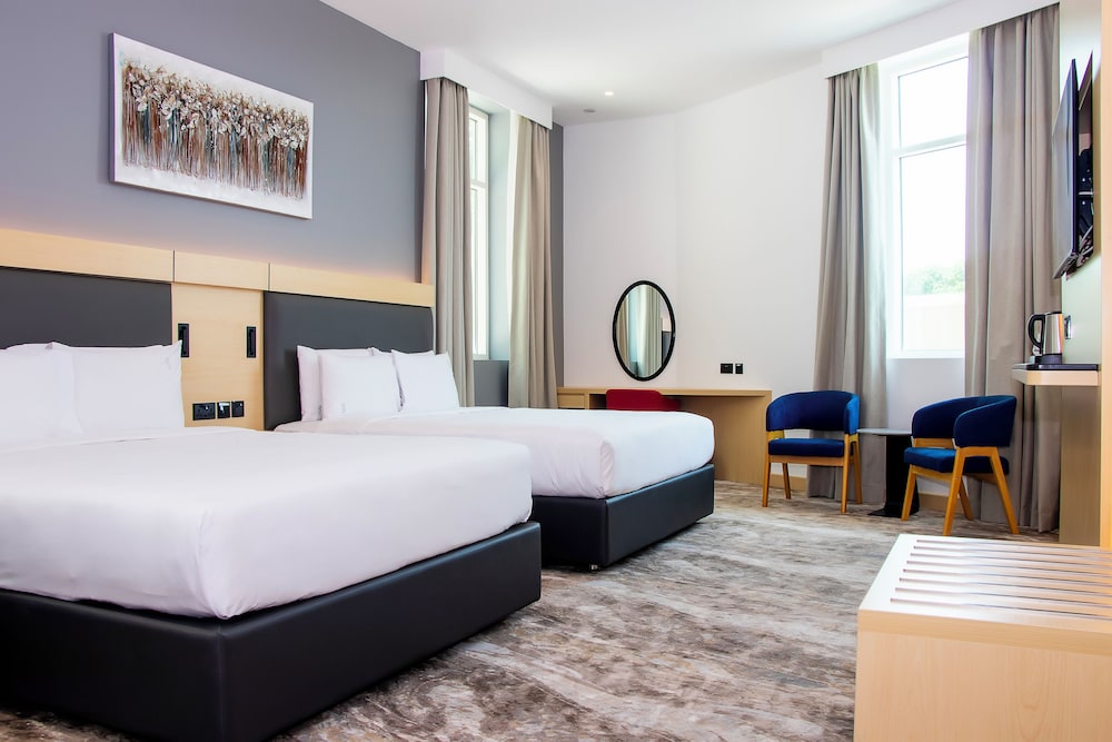 Holiday Inn Express Dubai Airport 12