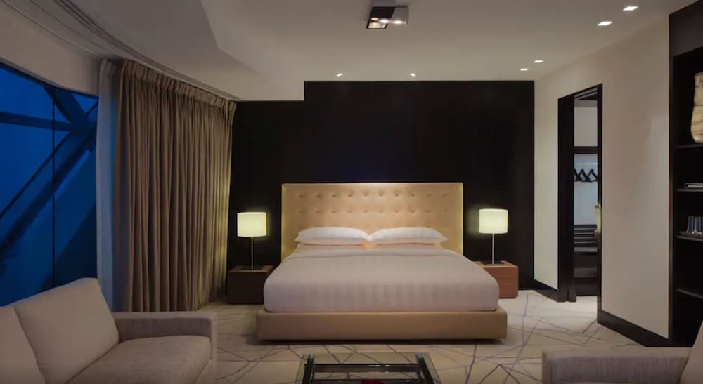 Andaz Capital Gate Abu Dhabi 7