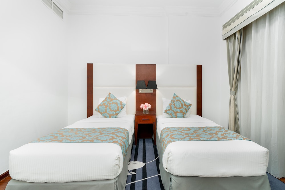 Golden Sands Hotel & Residences 16