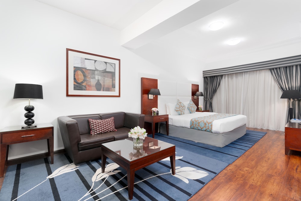 Golden Sands Hotel & Residences 20