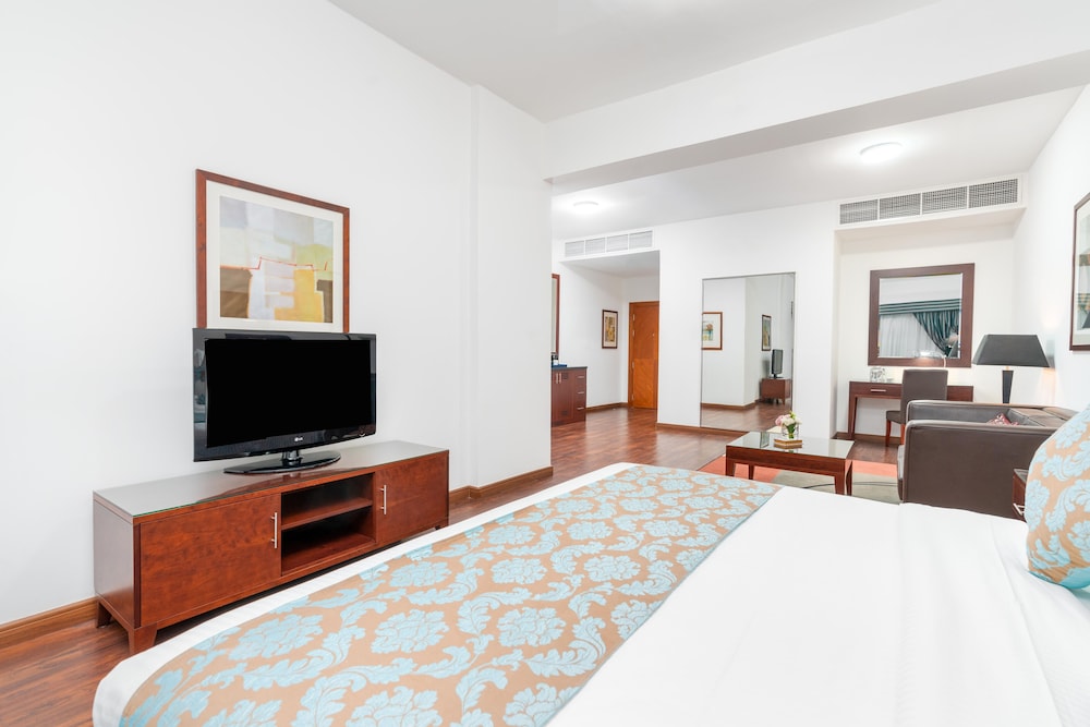 Golden Sands Hotel & Residences 19