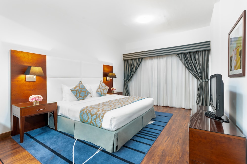 Golden Sands Hotel & Residences 18