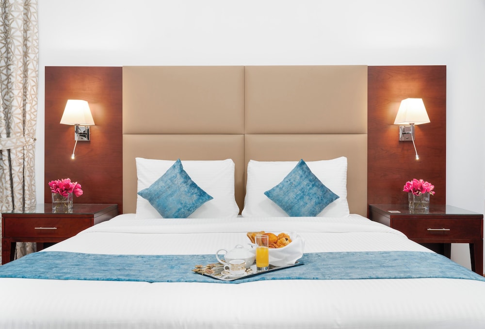 Golden Sands Hotel & Residences 15