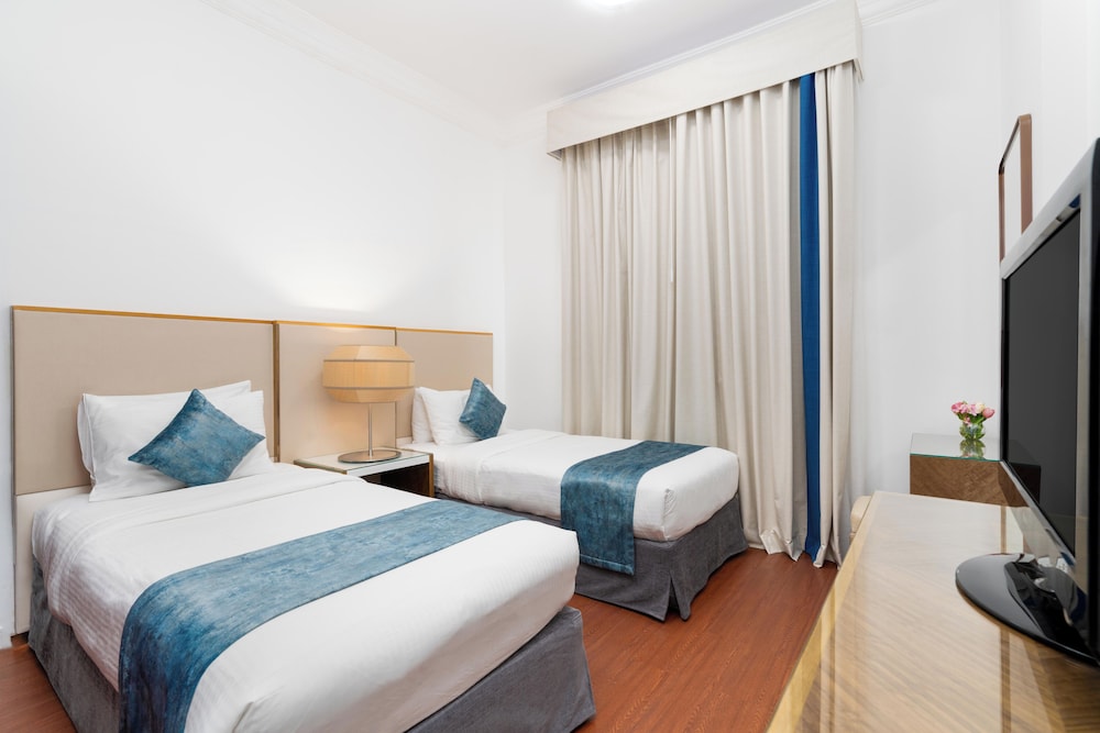 Golden Sands Hotel & Residences 14