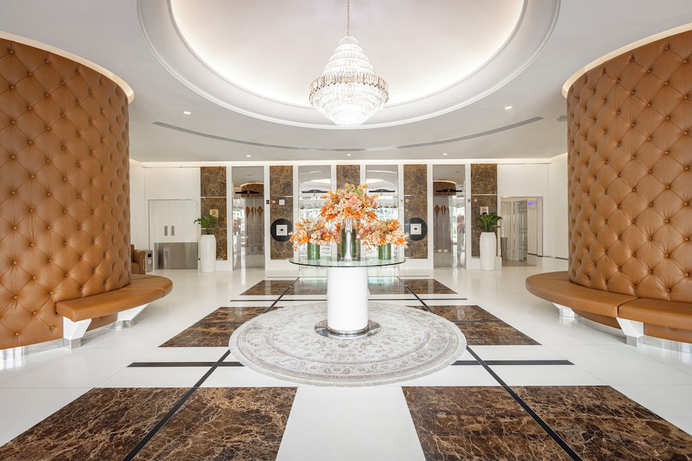 Golden Sands Hotel & Residences 5