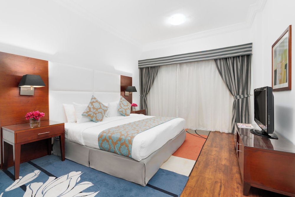 Golden Sands Hotel & Residences 9