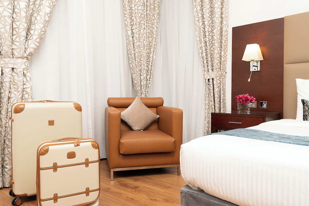 Golden Sands Hotel & Residences 7