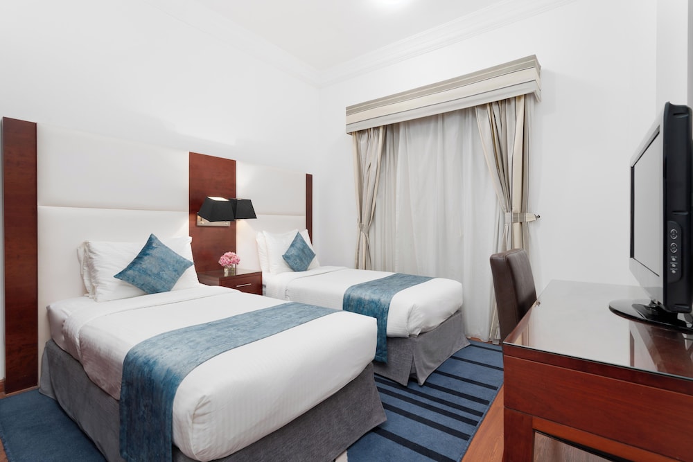 Golden Sands Hotel & Residences 12