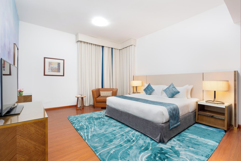 Golden Sands Hotel & Residences 13