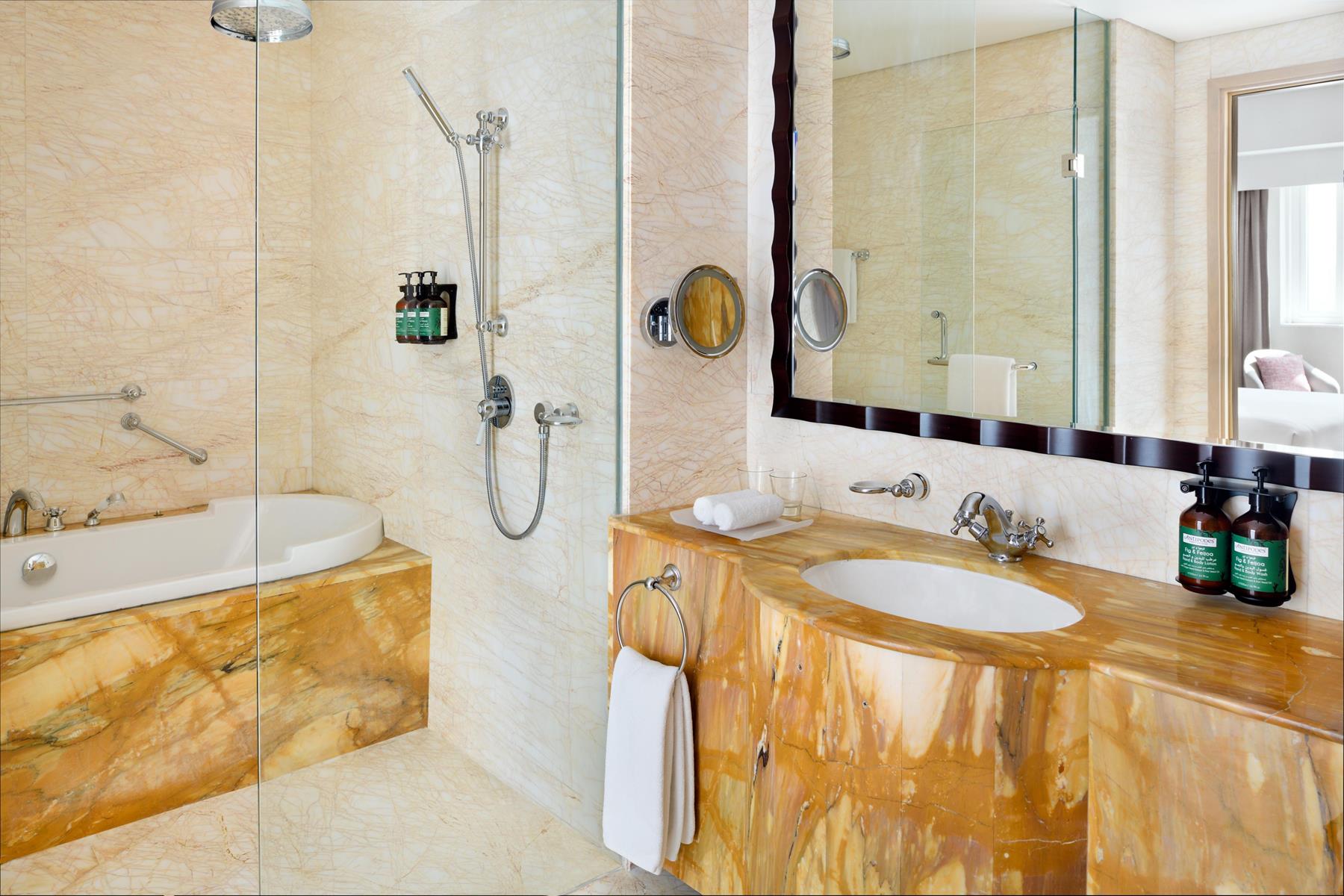 Crowne Plaza Dubai Jumeirah 8
