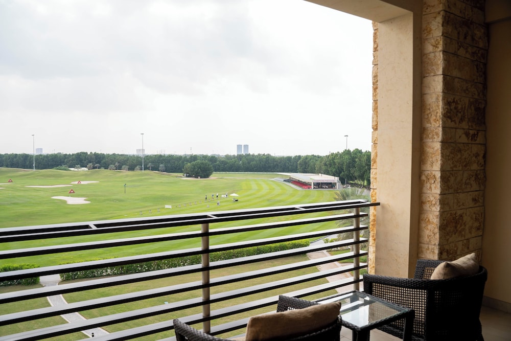 VOGO Abu Dhabi Golf Resort & Spa 9