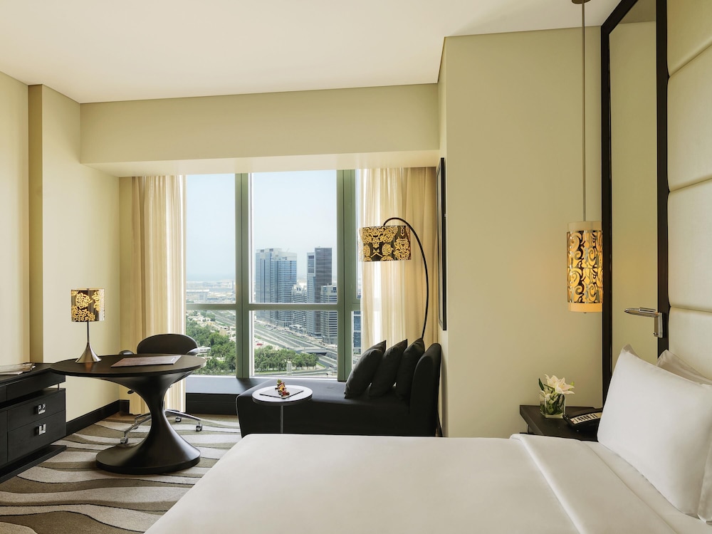 Sofitel Abu Dhabi Corniche 10