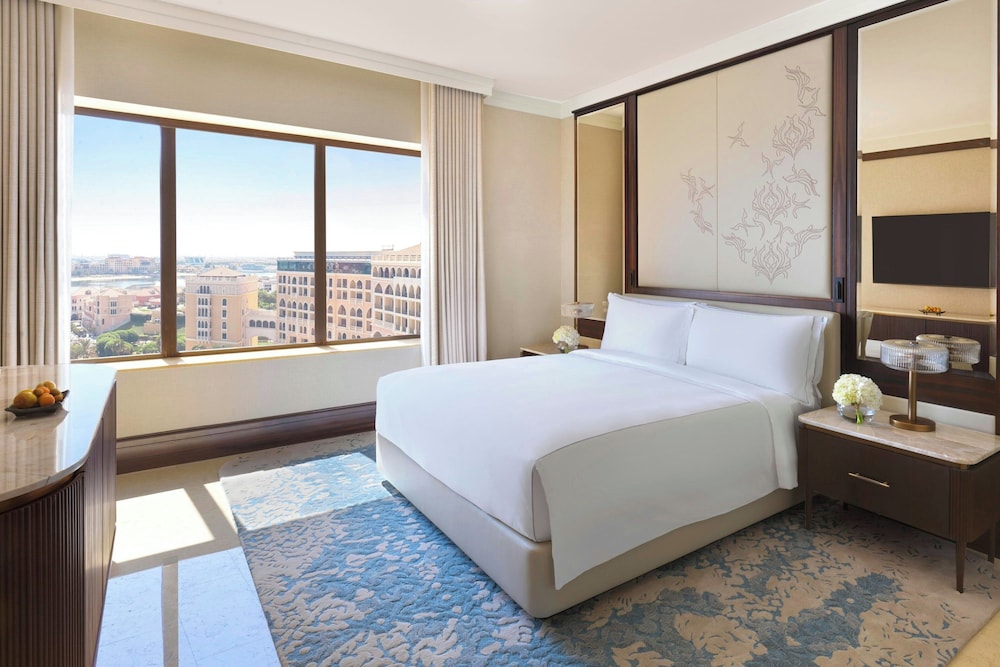 The Ritz-Carlton Abu Dhabi Grand Canal 12