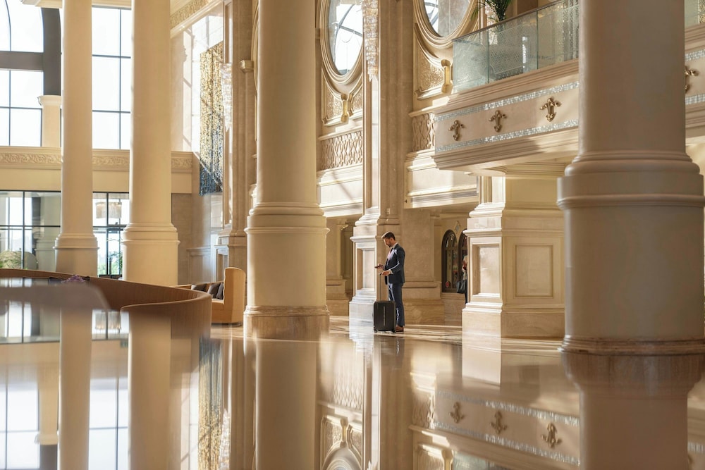 The Ritz-Carlton Abu Dhabi Grand Canal 5