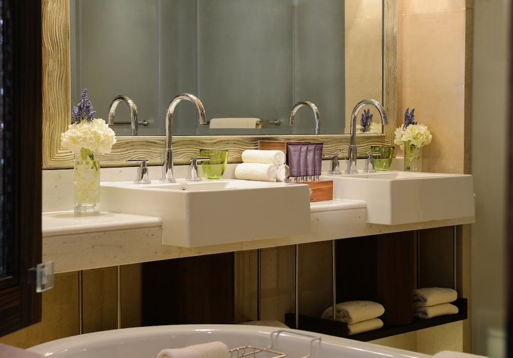The Ritz-Carlton Abu Dhabi Grand Canal 8