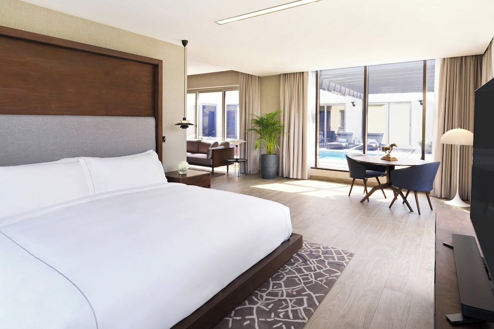 The Ritz-Carlton Abu Dhabi Grand Canal 11