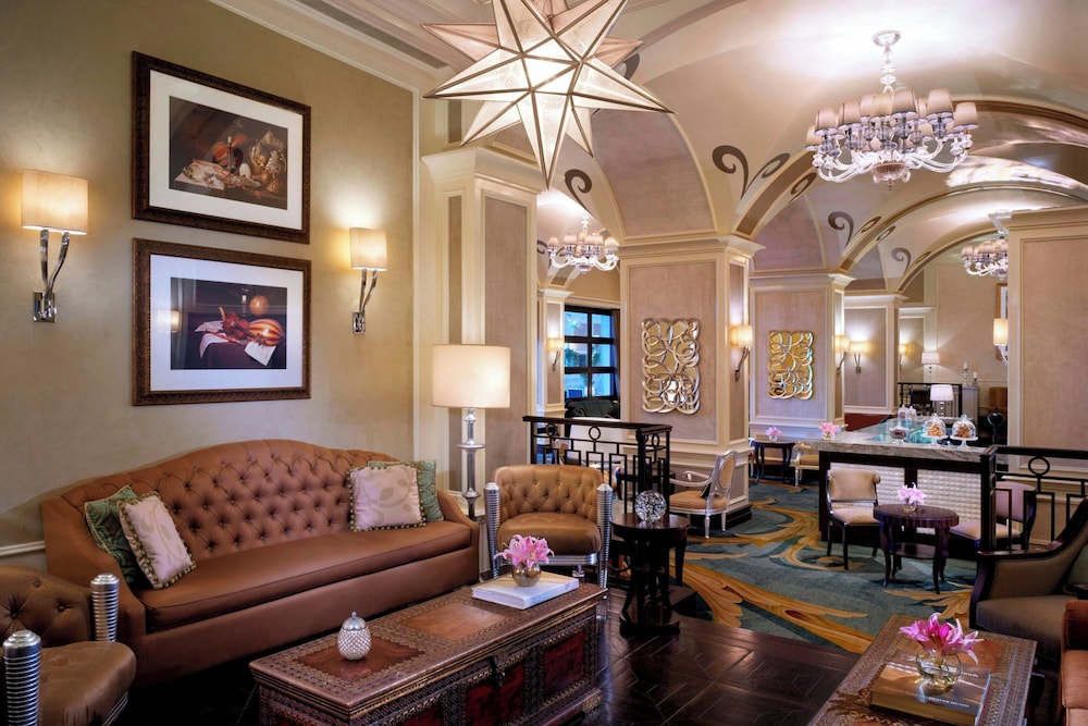 The Ritz-Carlton Abu Dhabi Grand Canal 6