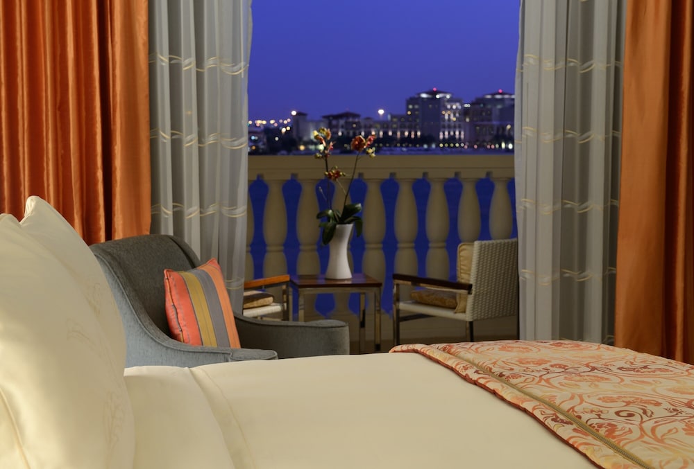 The Ritz-Carlton Abu Dhabi Grand Canal 9