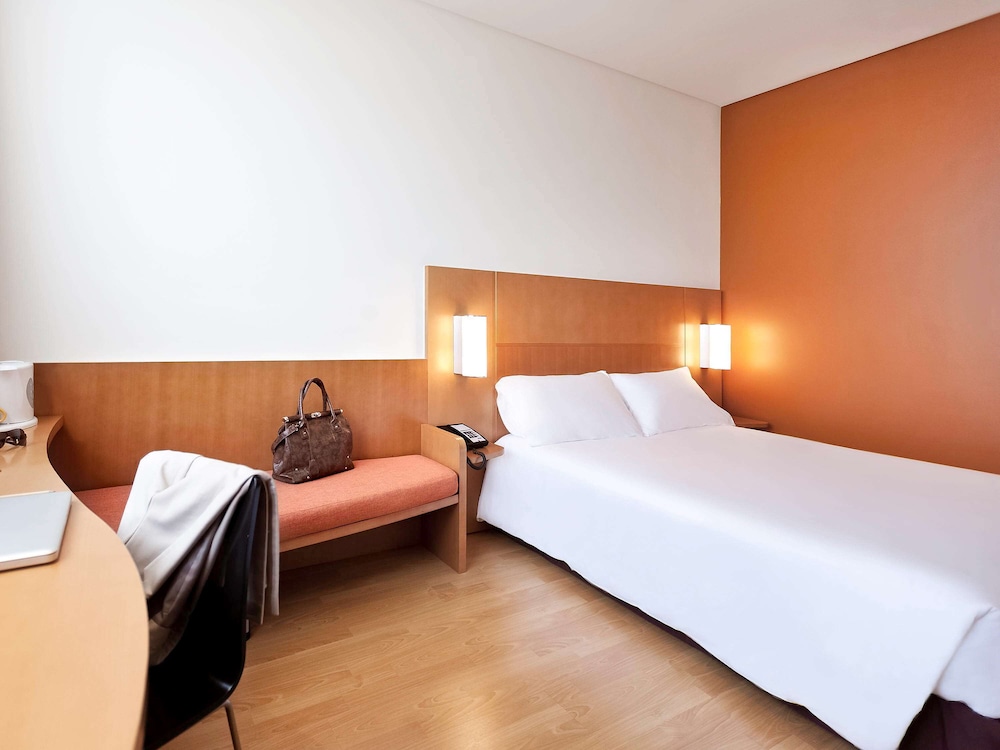 ibis Abu Dhabi Gate 12