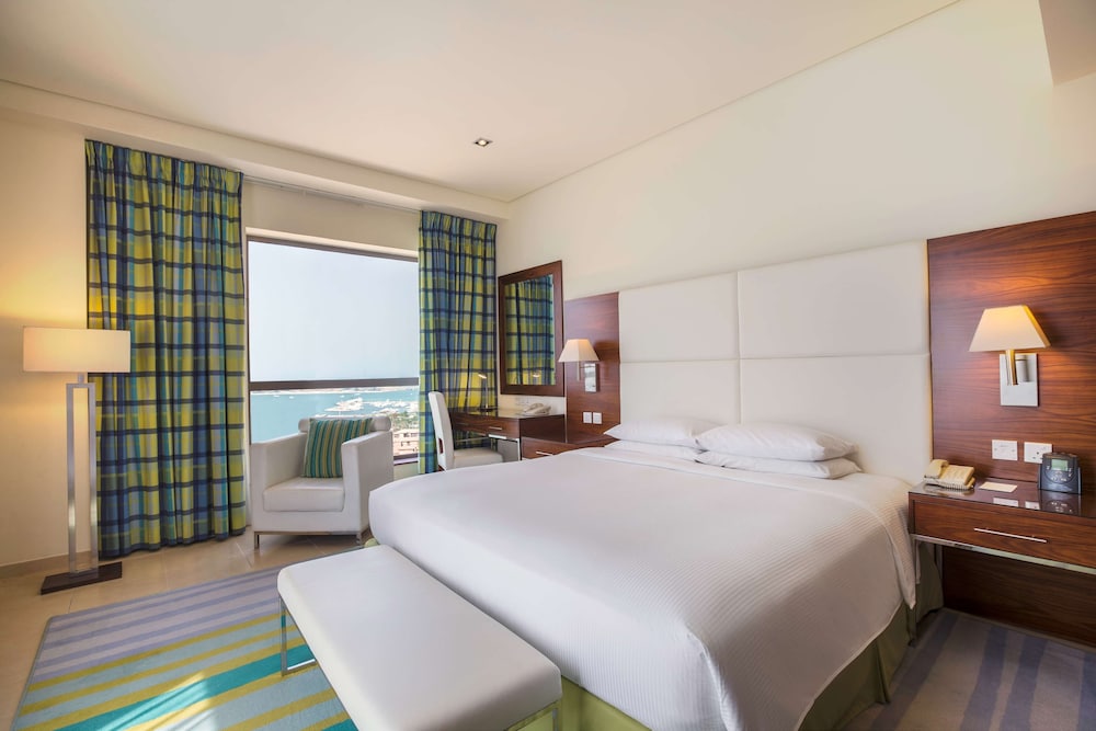 Hilton Dubai The Walk 15