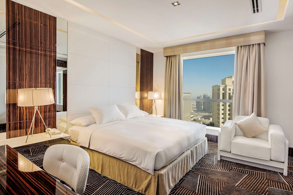 Hilton Dubai The Walk 14