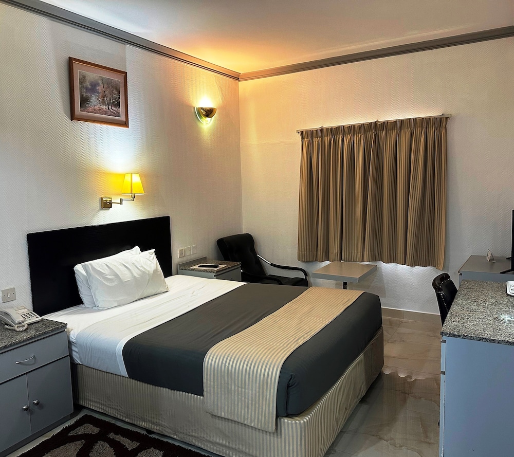 Astoria Hotel 5