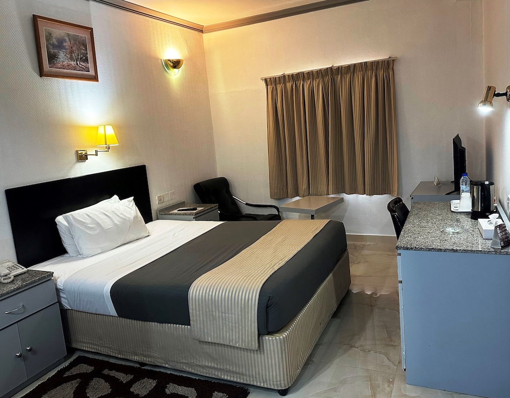 Astoria Hotel 8
