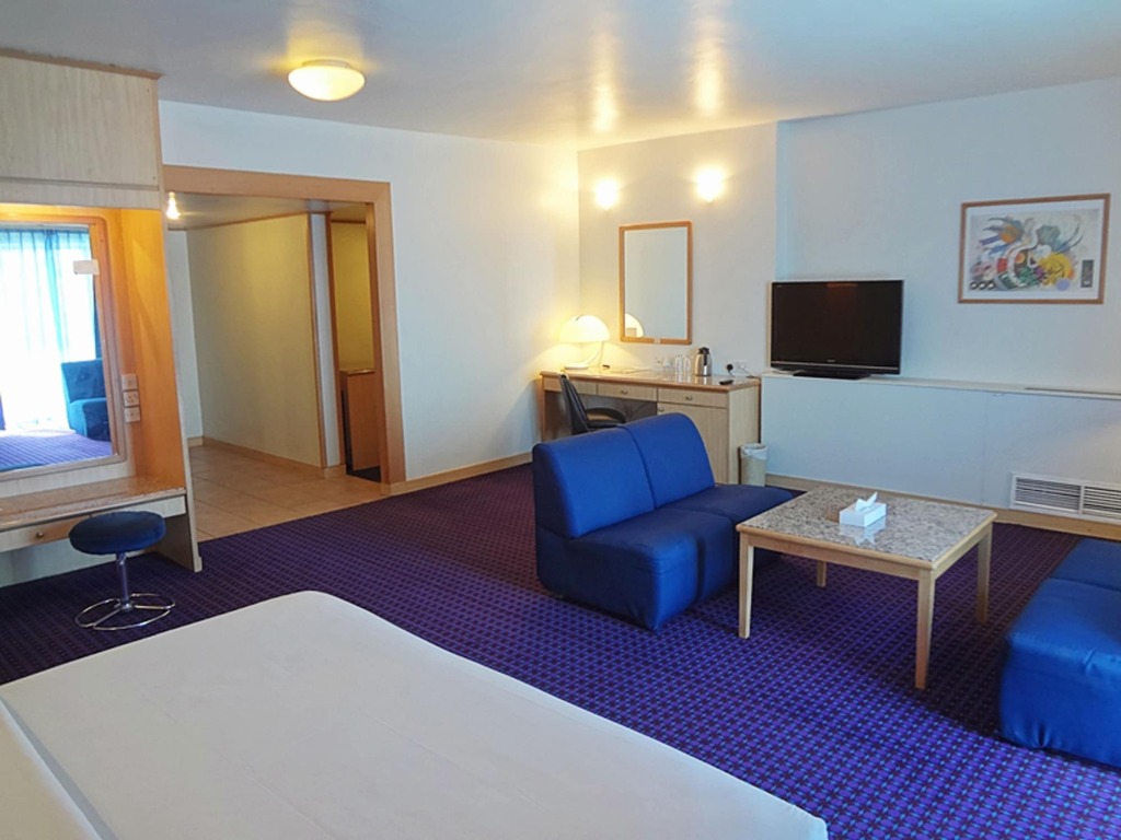 Grand Ambassador Hotel 23