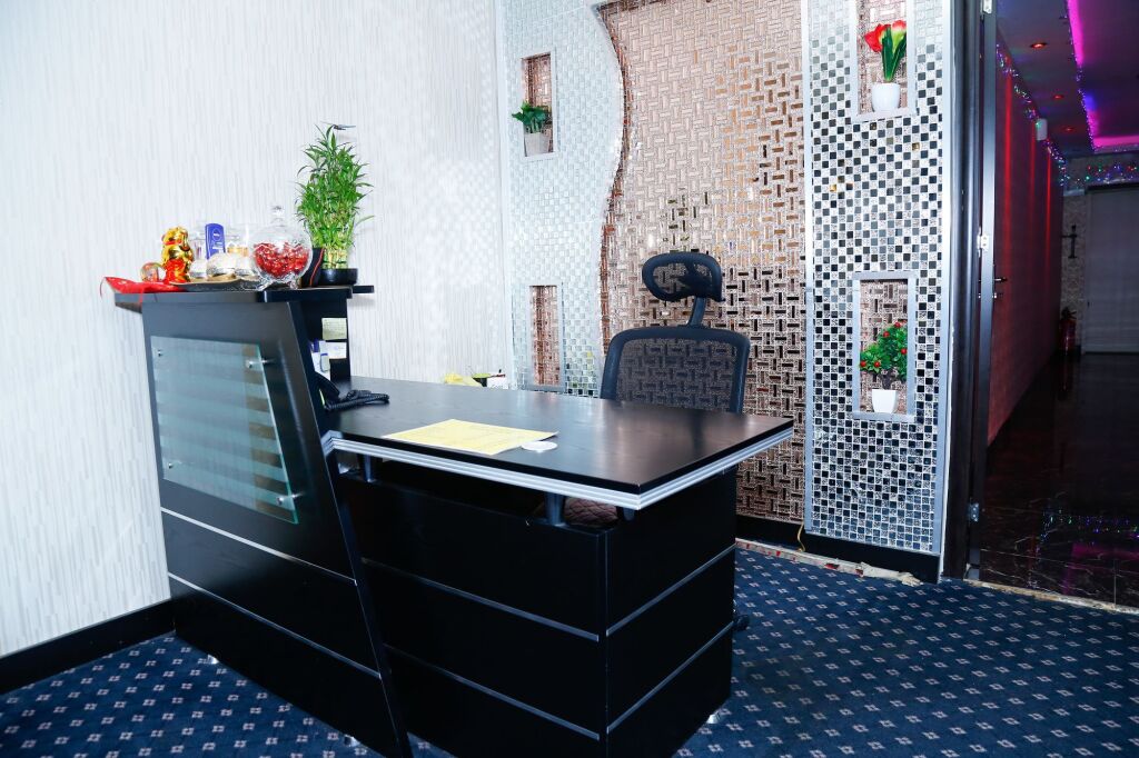 Grand Ambassador Hotel 8