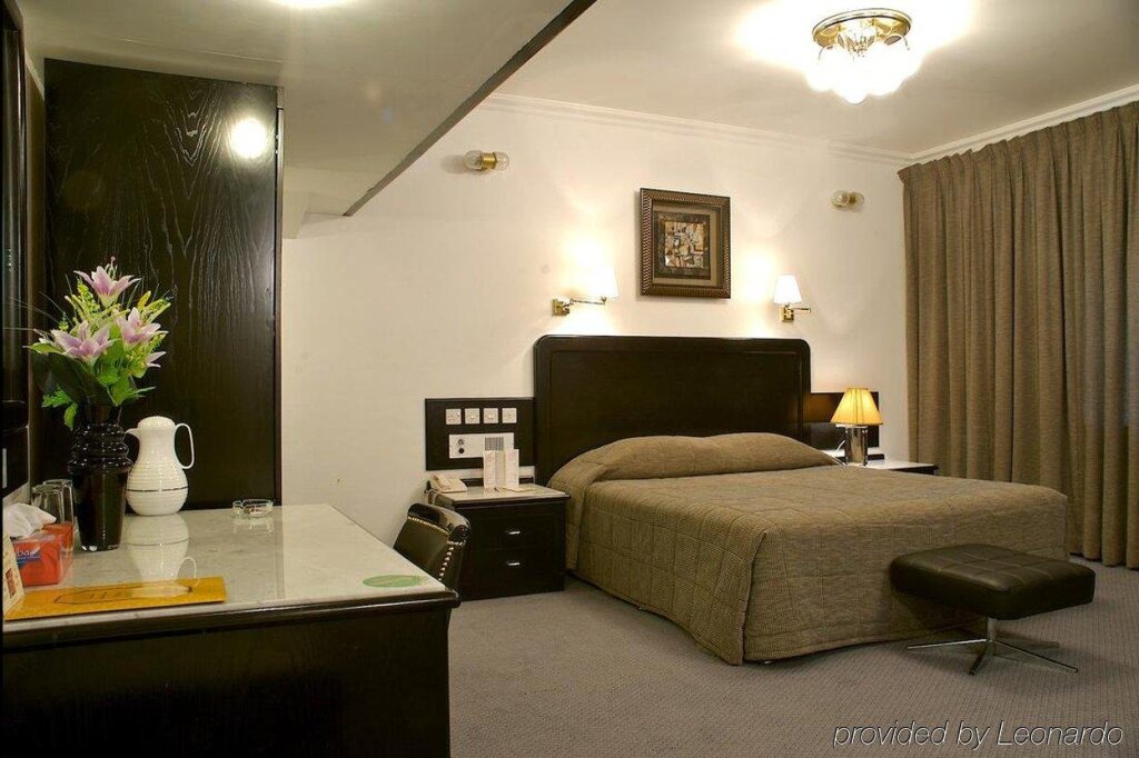 Grand Ambassador Hotel 4