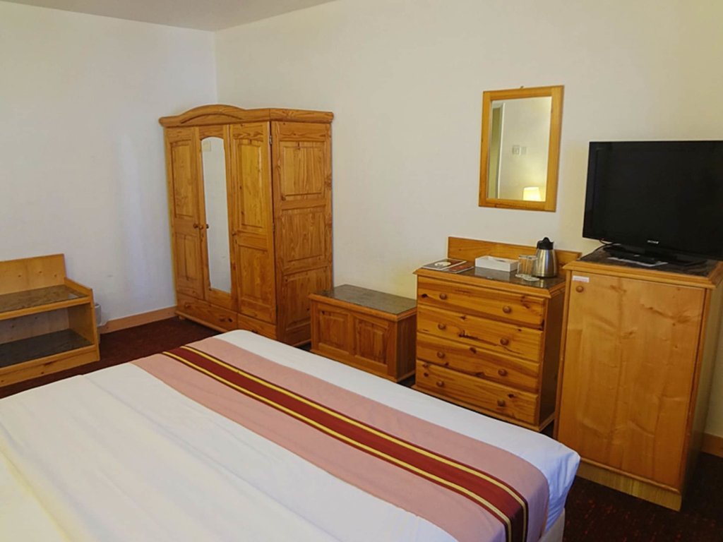 Grand Ambassador Hotel 24