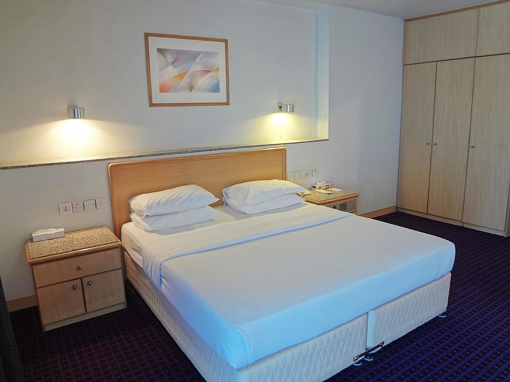 Grand Ambassador Hotel 21