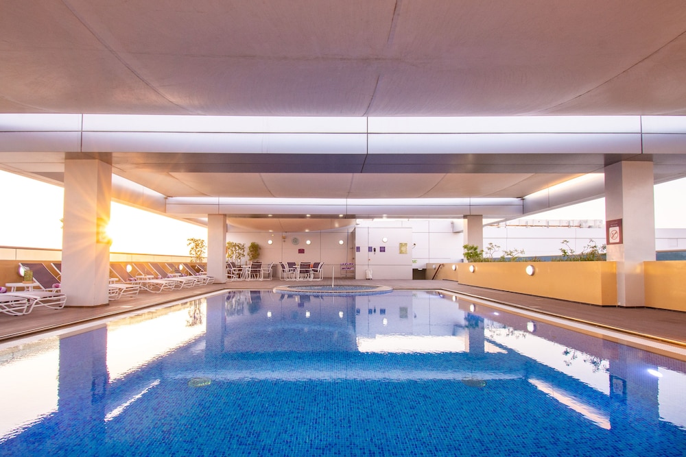 Premier Inn Abu Dhabi International Airport Hotel 18