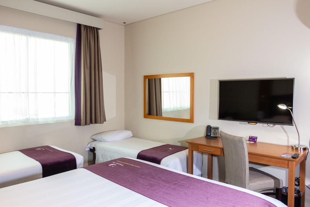 Premier Inn Abu Dhabi International Airport Hotel 8