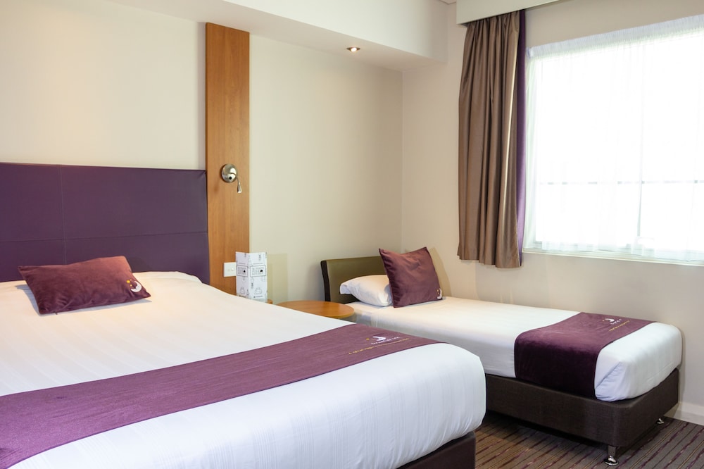 Premier Inn Abu Dhabi International Airport Hotel 6