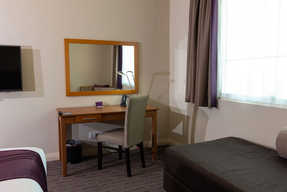 Premier Inn Abu Dhabi International Airport Hotel 9