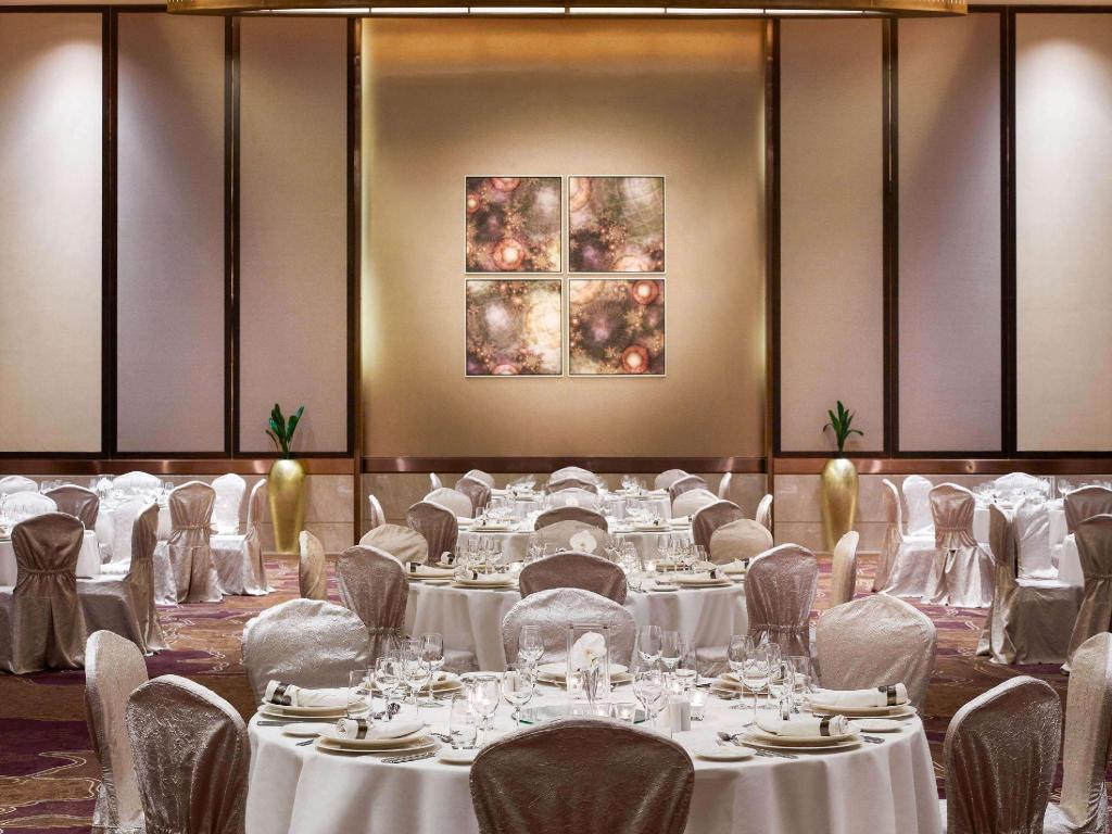 Swissôtel Al Ghurair 14