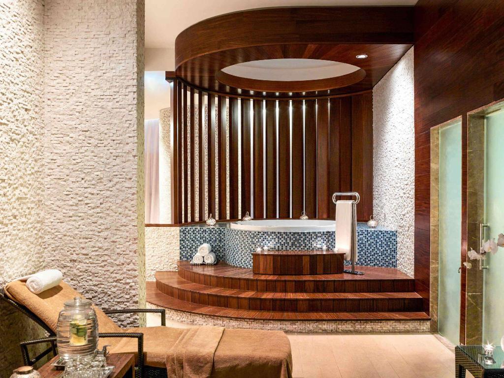 Swissôtel Al Ghurair 16