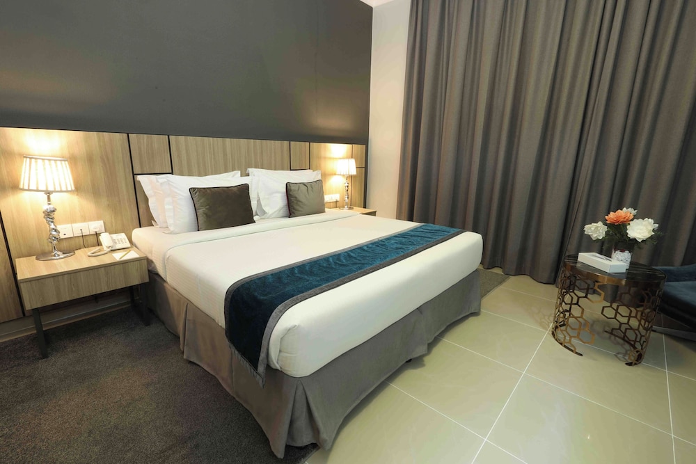 Fortis Hotel 10
