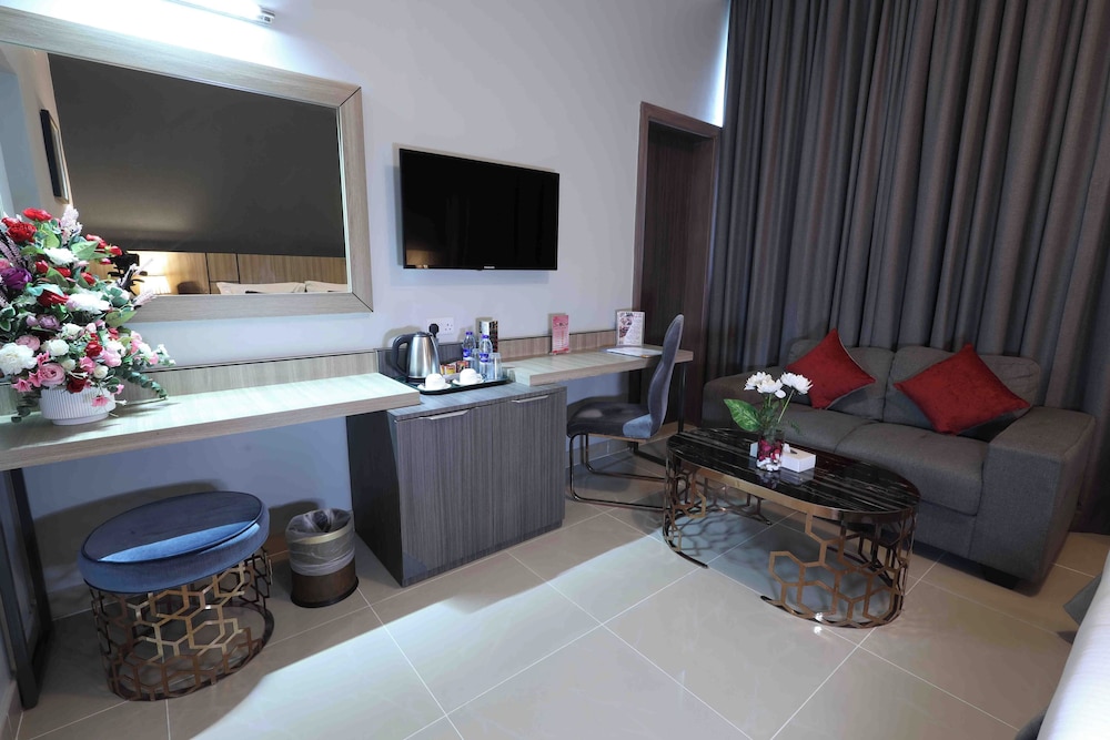 Fortis Hotel 24