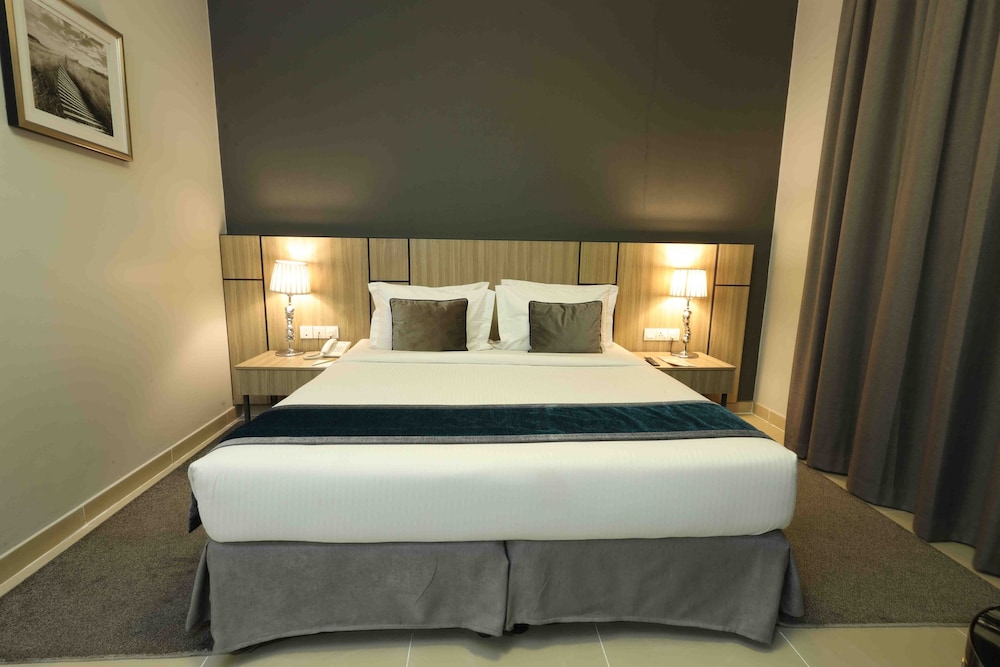 Fortis Hotel 7