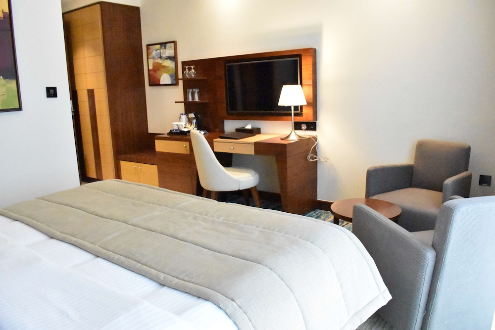Golden Tulip Media Hotel 17
