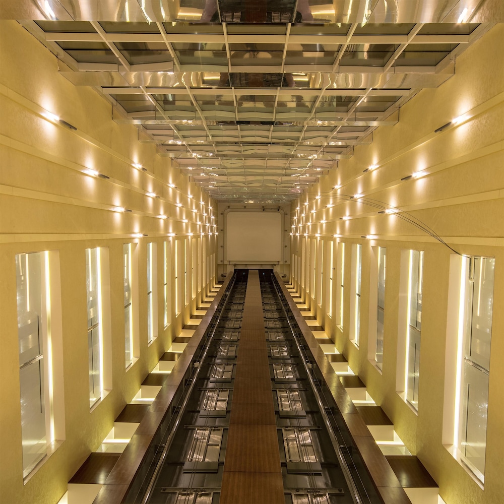 Golden Tulip Media Hotel 11