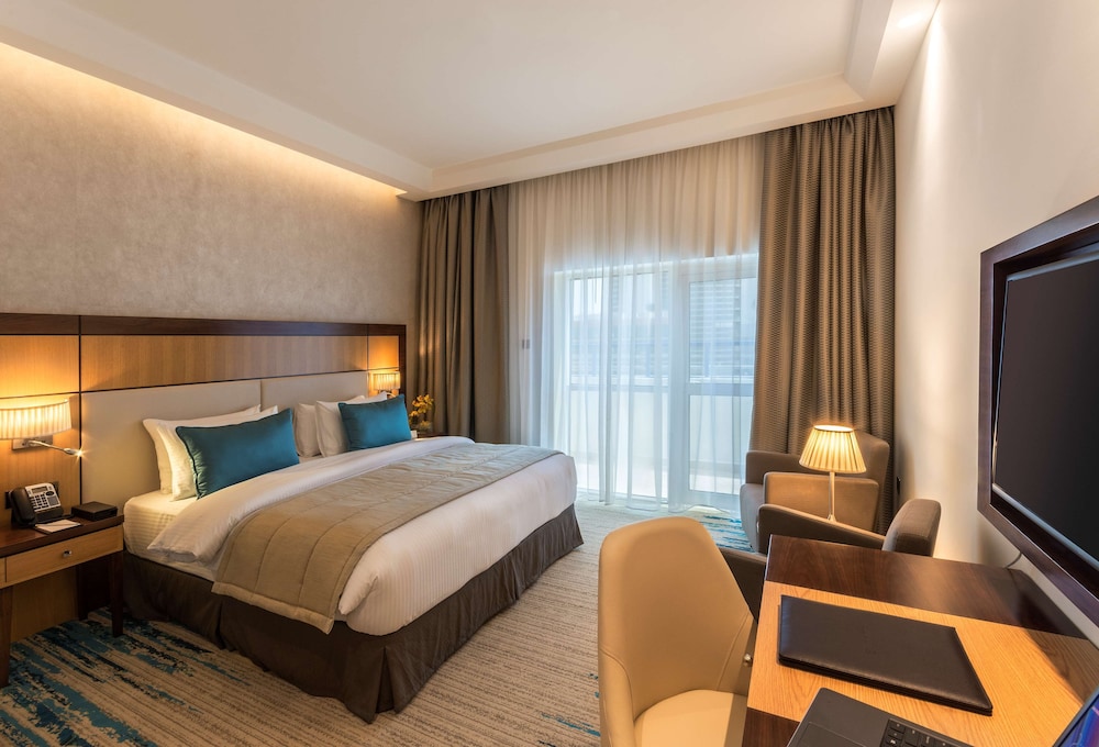 Golden Tulip Media Hotel 12