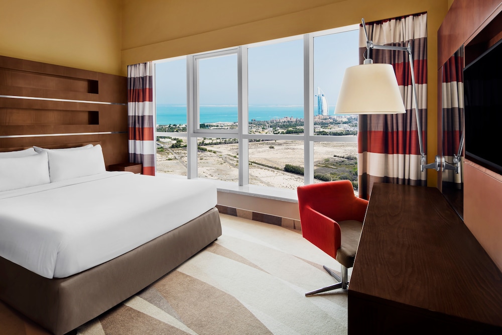 Novotel Dubai Al Barsha 8