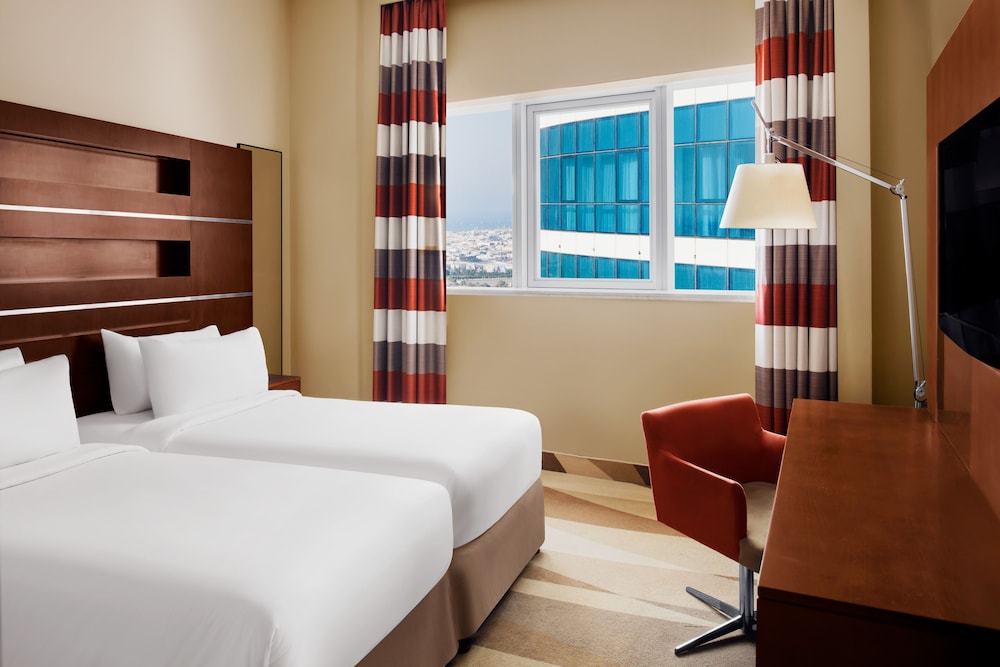 Novotel Dubai Al Barsha 10