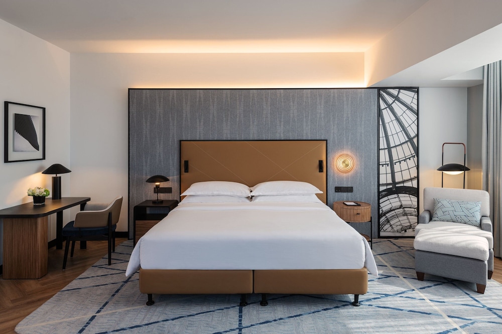 Sheraton Mall of the Emirates Hotel, Dubai 9