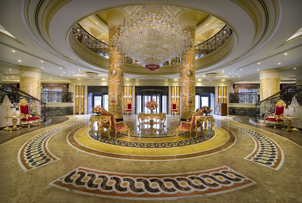 Royal Rose Abu Dhabi, a Curio Collection by Hilton Affiliated Hotel 2